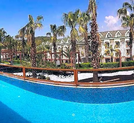 Otel Forest Village Cedit