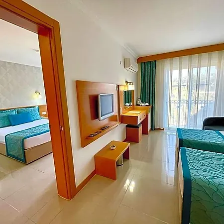 Forest Village 5* Cedit