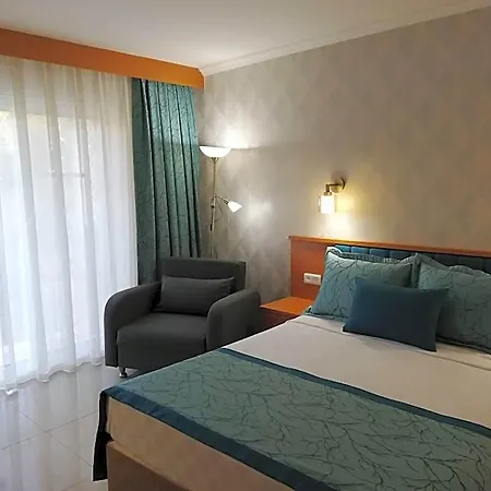 Otel Forest Village 5*